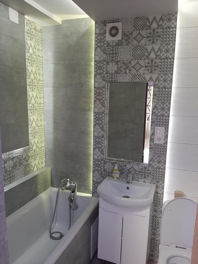 Люкс1 Apartment Uzhhorod Bagian luar foto