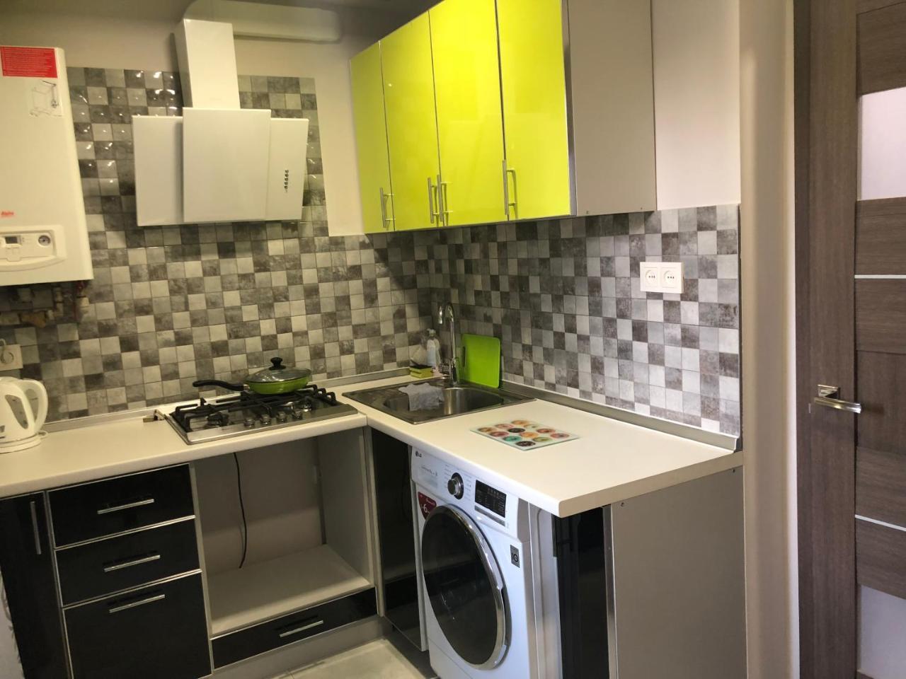 Люкс1 Apartment Uzhhorod Bagian luar foto